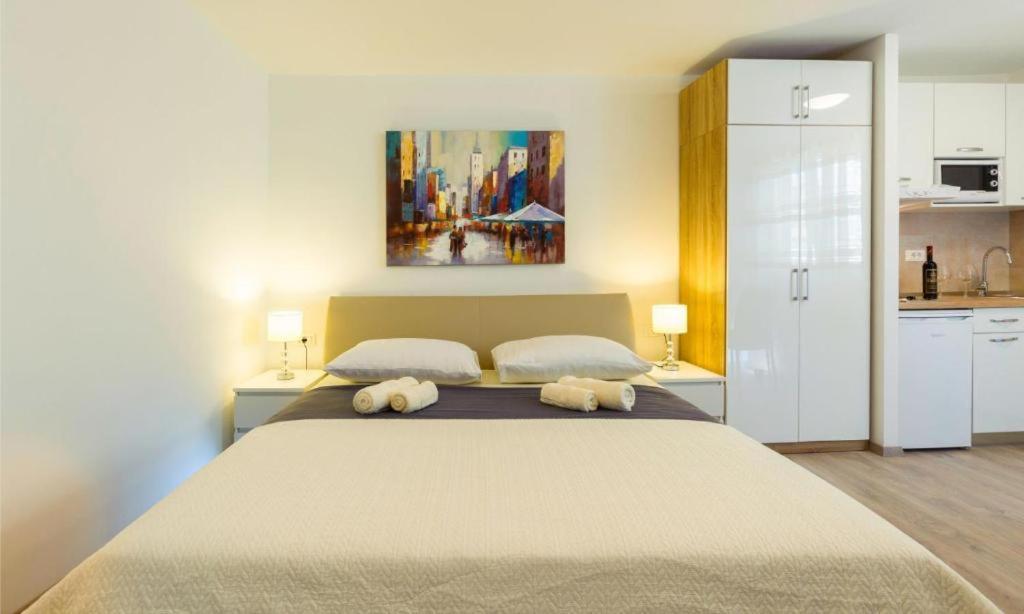 Apartments & Room Rollex สปลิท ภายนอก รูปภาพ