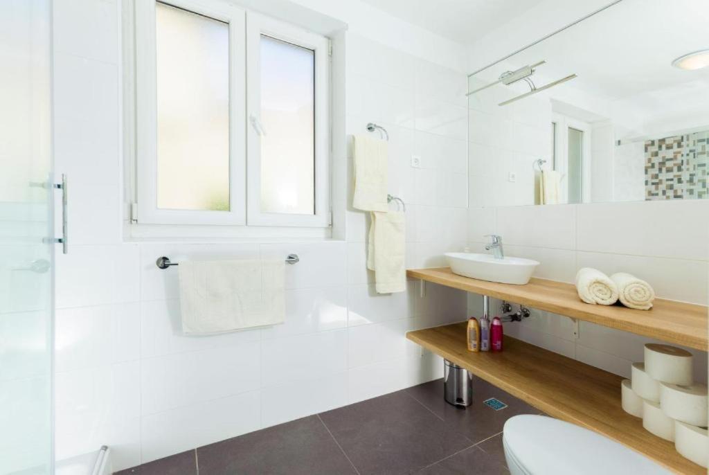 Apartments & Room Rollex สปลิท ภายนอก รูปภาพ